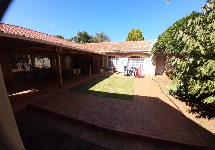 To Let 1 Bedroom Property for Rent in La Montagne Gauteng