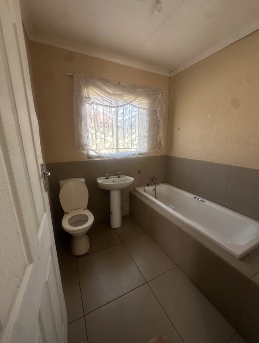 2 Bedroom Property for Sale in Palm Springs Gauteng