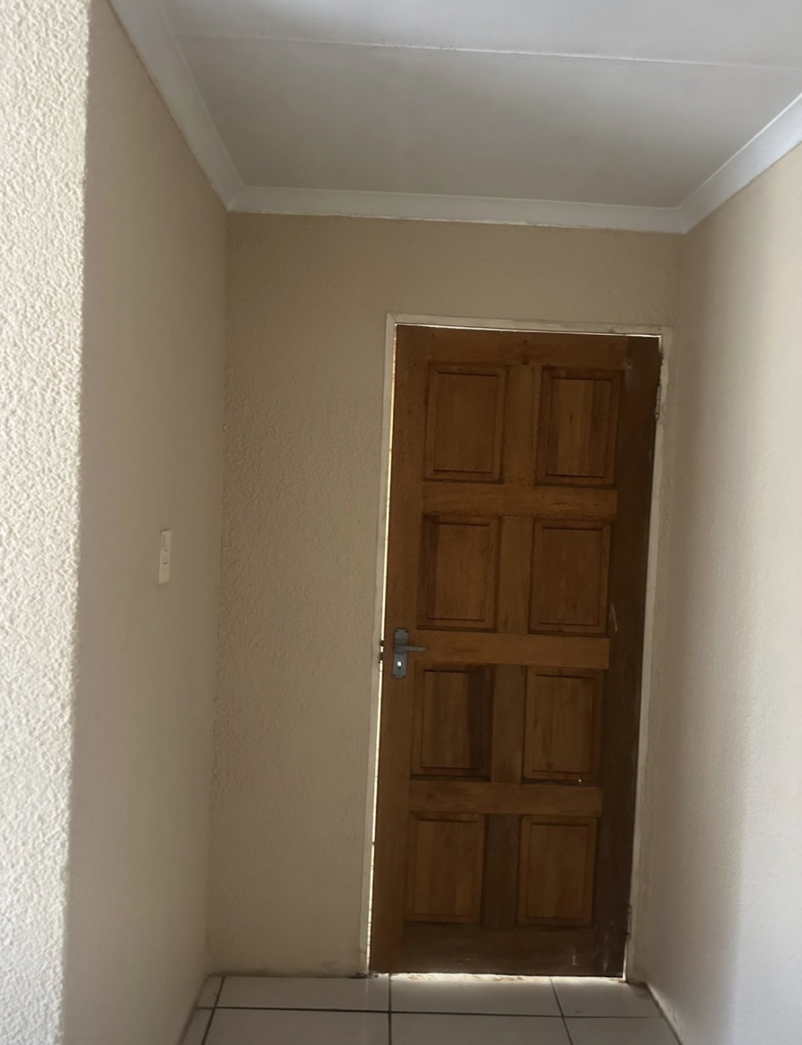 2 Bedroom Property for Sale in Palm Springs Gauteng