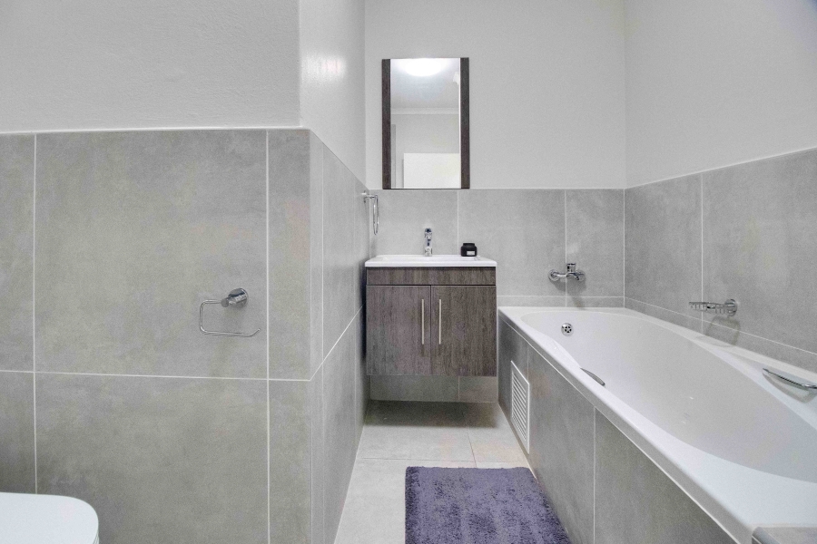 1 Bedroom Property for Sale in Lilianton Gauteng