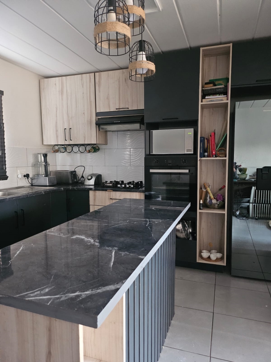 2 Bedroom Property for Sale in Erasmia Gauteng