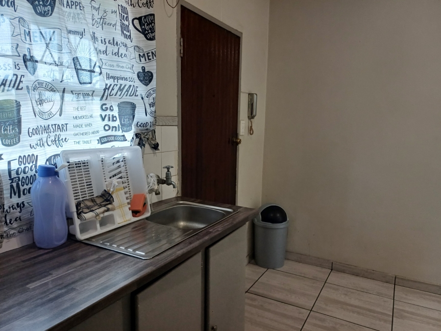 To Let 1 Bedroom Property for Rent in Croydon Gauteng
