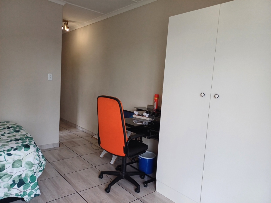 To Let 1 Bedroom Property for Rent in Croydon Gauteng