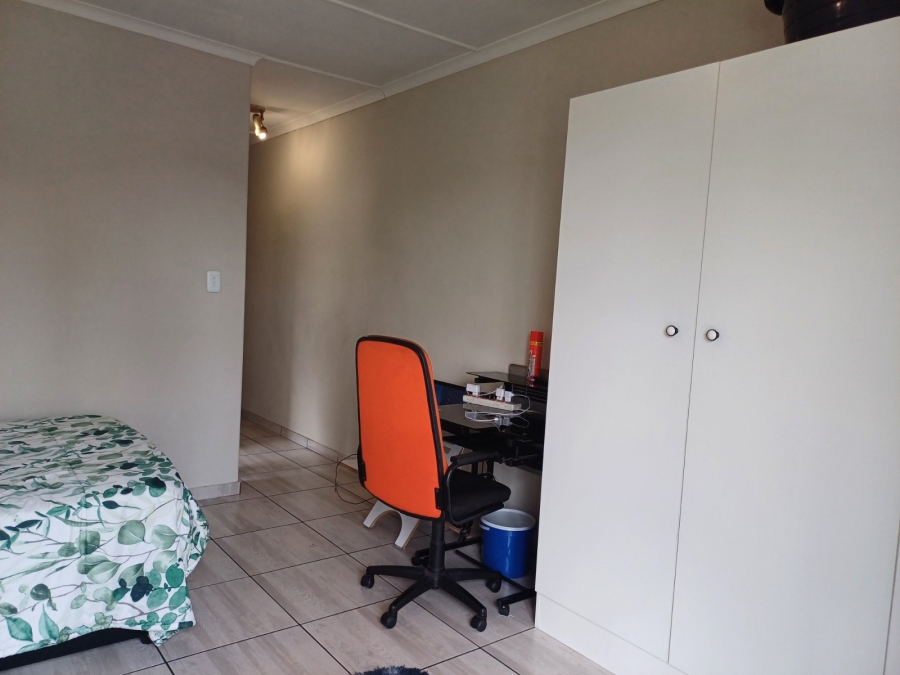 To Let 1 Bedroom Property for Rent in Croydon Gauteng