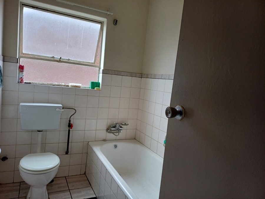 To Let 1 Bedroom Property for Rent in Croydon Gauteng
