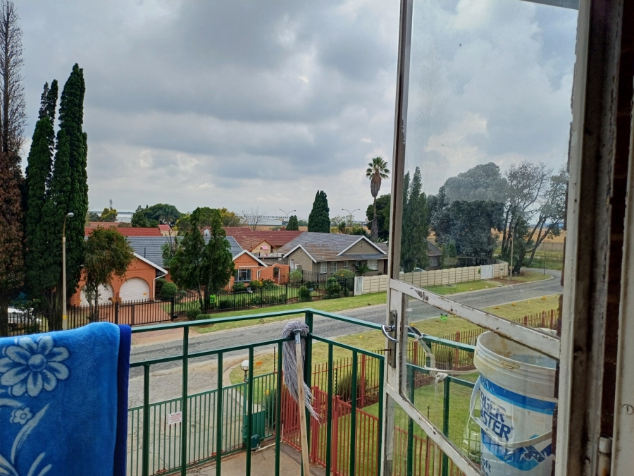 To Let 1 Bedroom Property for Rent in Croydon Gauteng