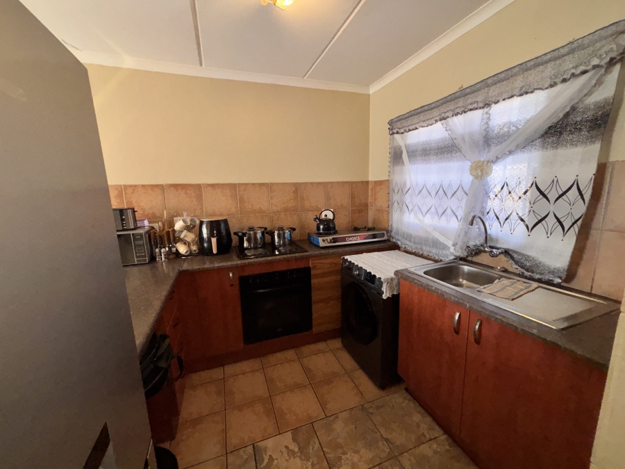 2 Bedroom Property for Sale in Greenhills Gauteng