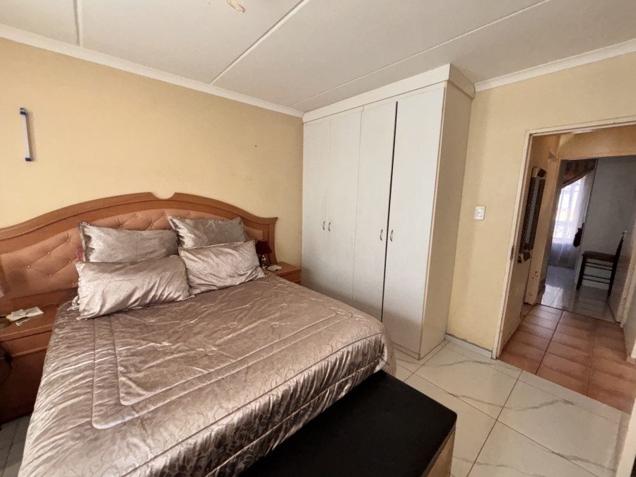 2 Bedroom Property for Sale in Greenhills Gauteng