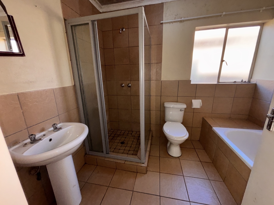 2 Bedroom Property for Sale in Greenhills Gauteng