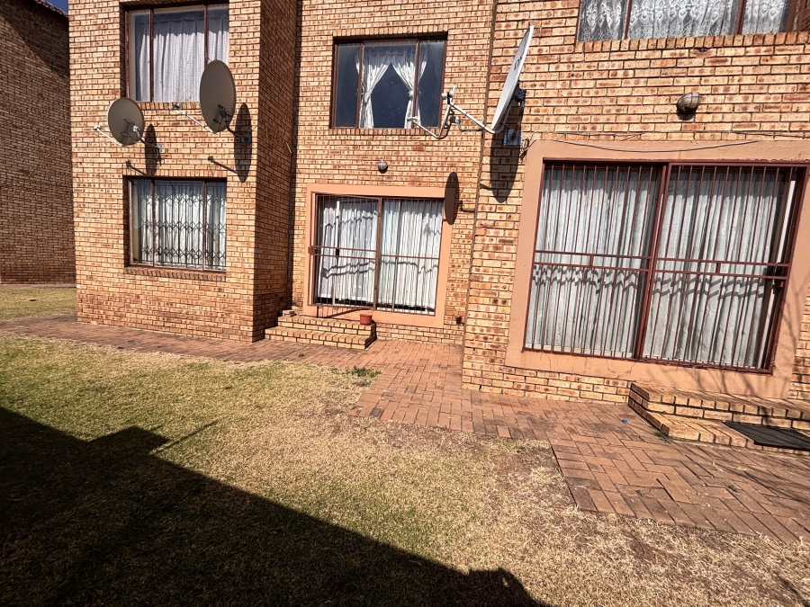 2 Bedroom Property for Sale in Greenhills Gauteng