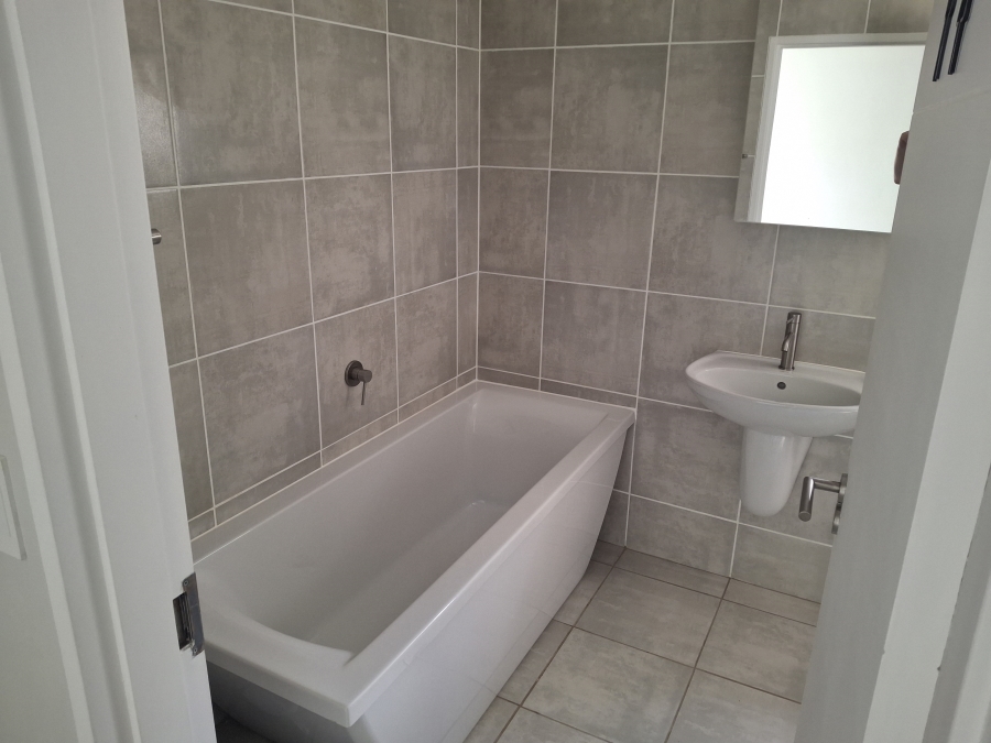 To Let 1 Bedroom Property for Rent in Mooikloof Gauteng