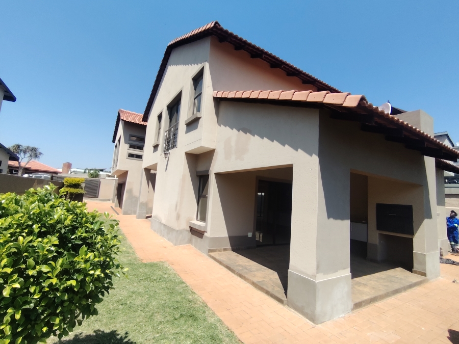 3 Bedroom Property for Sale in Kameeldrift East Gauteng