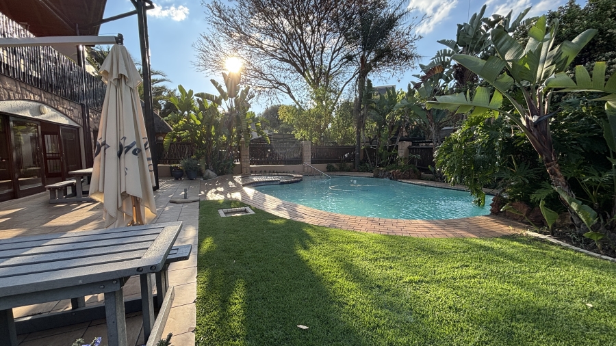 2 Bedroom Property for Sale in Lonehill Gauteng