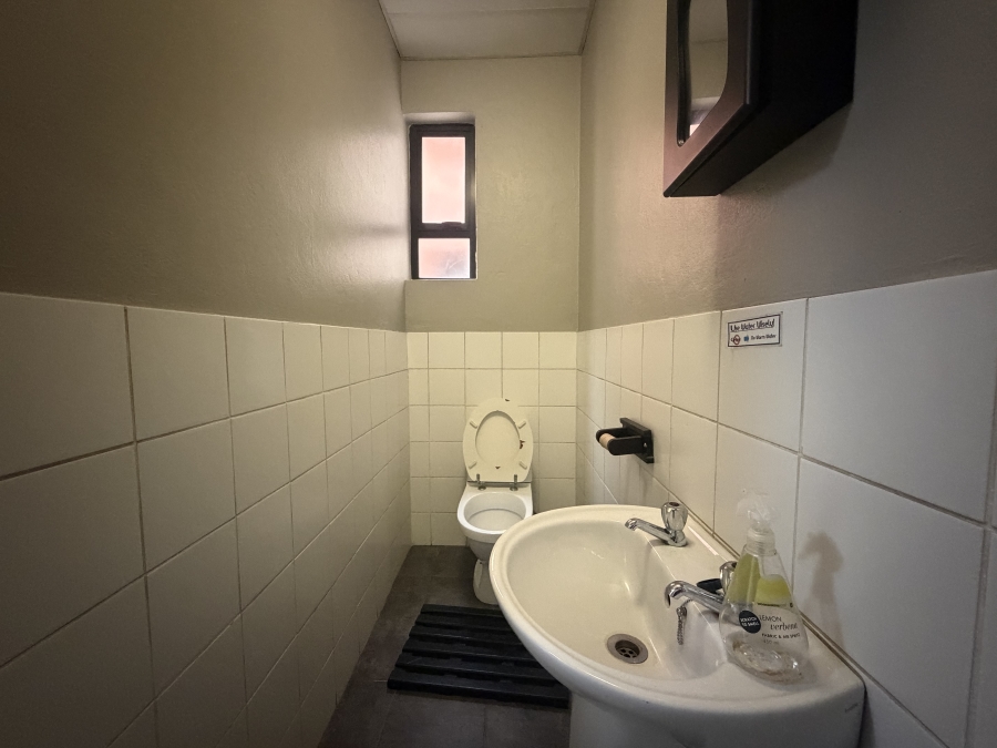 To Let Commercial Property for Rent in Heuwelsig Estate Gauteng