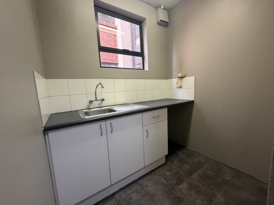 To Let Commercial Property for Rent in Heuwelsig Estate Gauteng