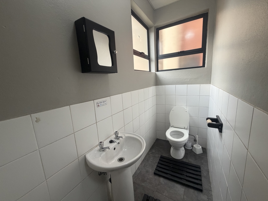 To Let Commercial Property for Rent in Heuwelsig Estate Gauteng