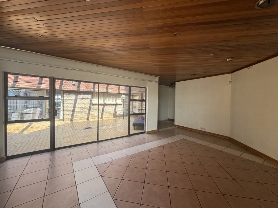 To Let 2 Bedroom Property for Rent in Laudium Gauteng