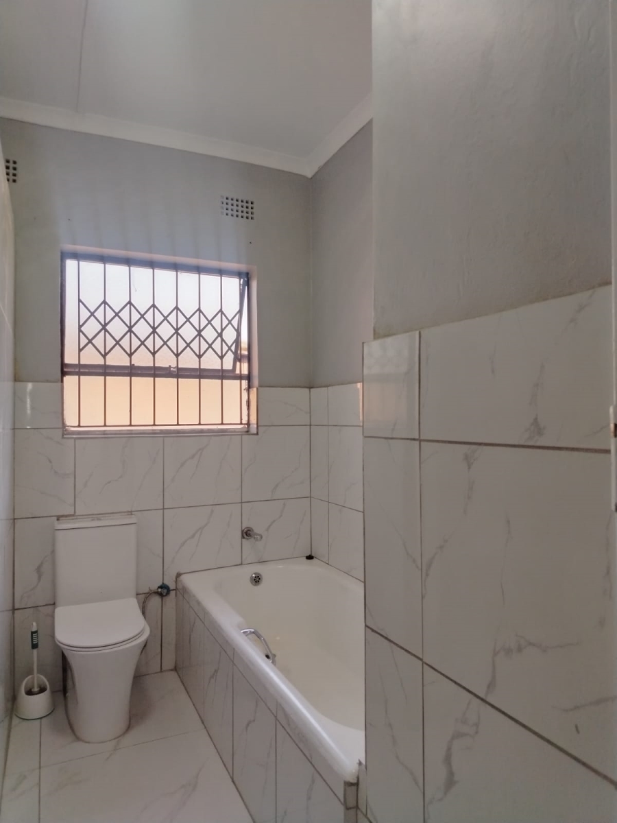 To Let 3 Bedroom Property for Rent in Norkem Park Gauteng