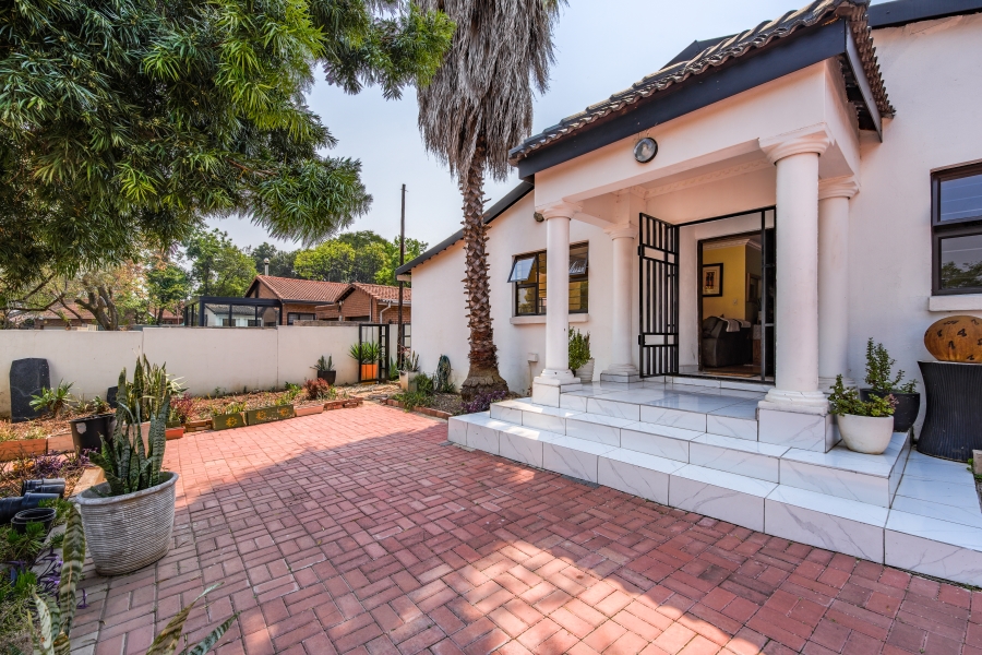 5 Bedroom Property for Sale in Garsfontein Gauteng