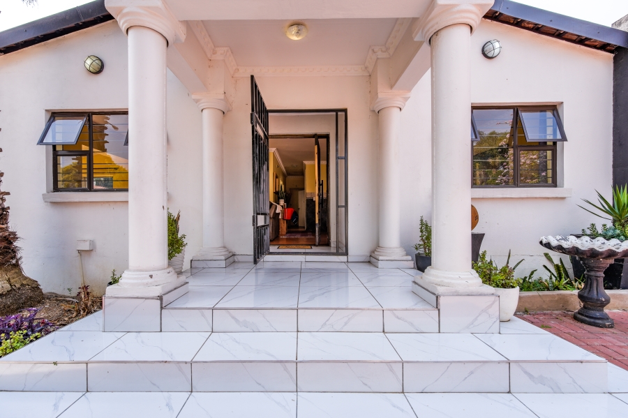 5 Bedroom Property for Sale in Garsfontein Gauteng