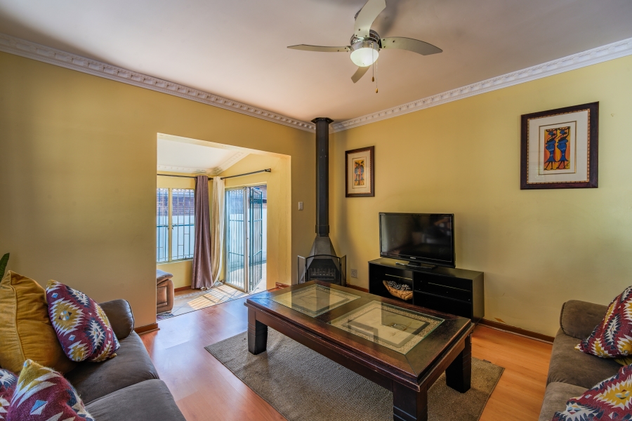 5 Bedroom Property for Sale in Garsfontein Gauteng