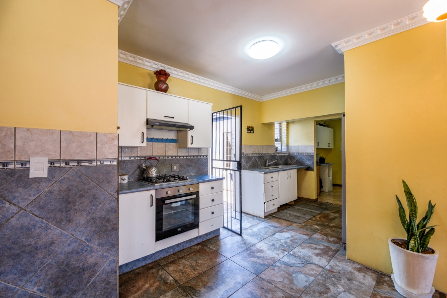 5 Bedroom Property for Sale in Garsfontein Gauteng