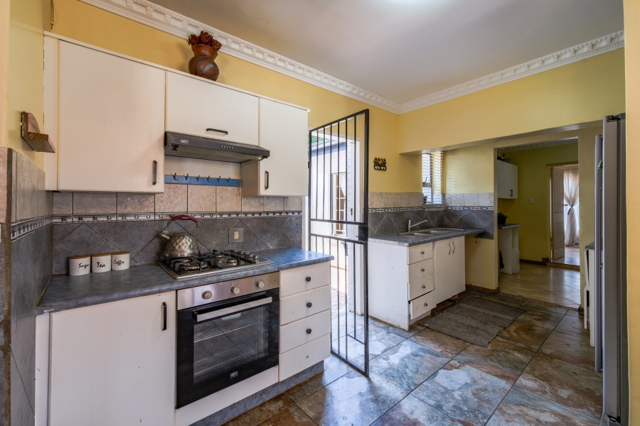 5 Bedroom Property for Sale in Garsfontein Gauteng