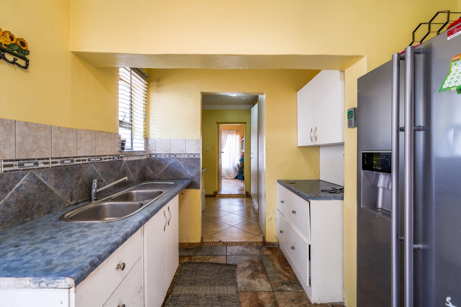 5 Bedroom Property for Sale in Garsfontein Gauteng