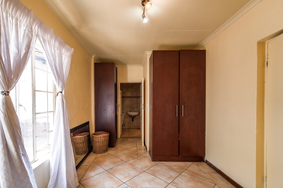 5 Bedroom Property for Sale in Garsfontein Gauteng