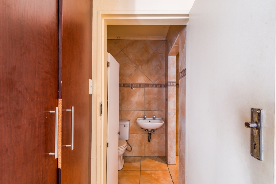 5 Bedroom Property for Sale in Garsfontein Gauteng