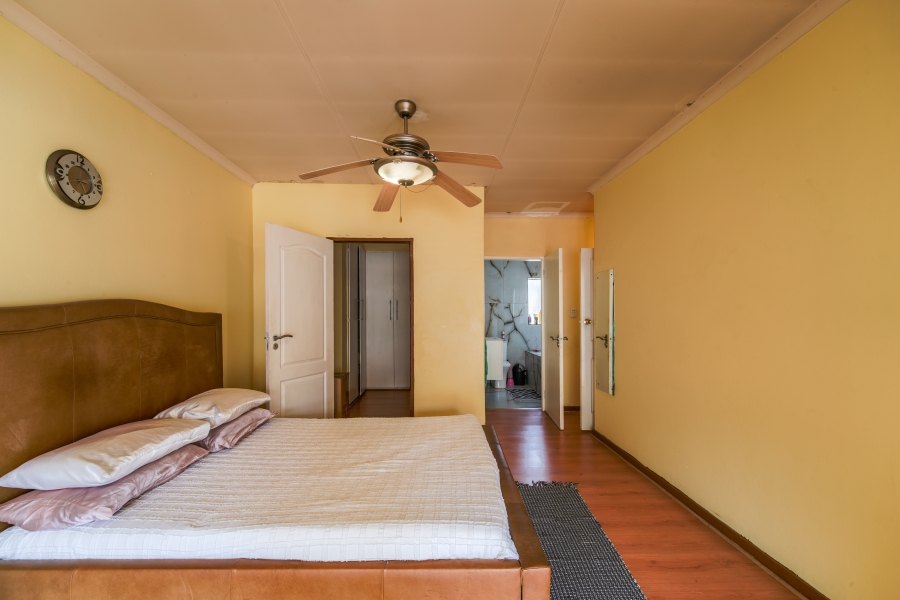 5 Bedroom Property for Sale in Garsfontein Gauteng