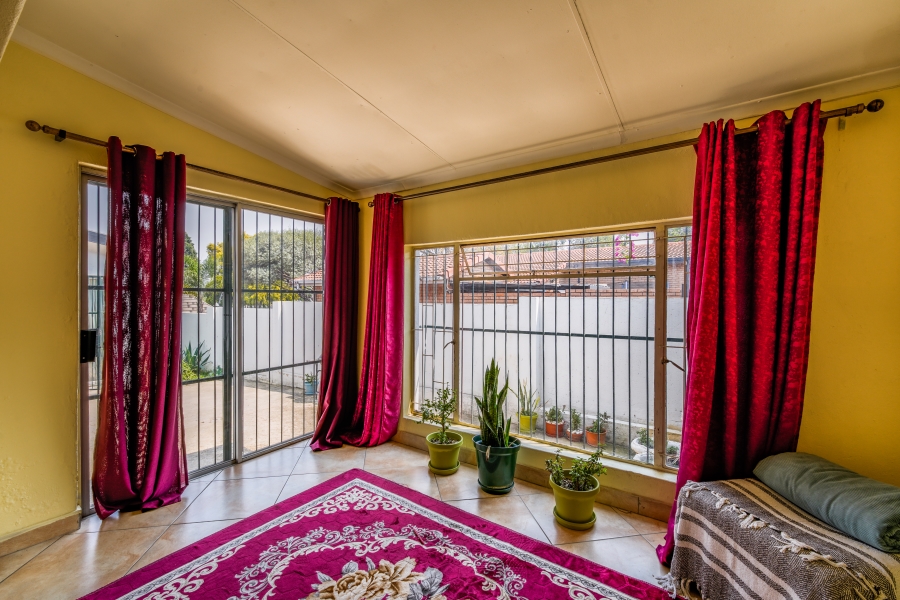 5 Bedroom Property for Sale in Garsfontein Gauteng