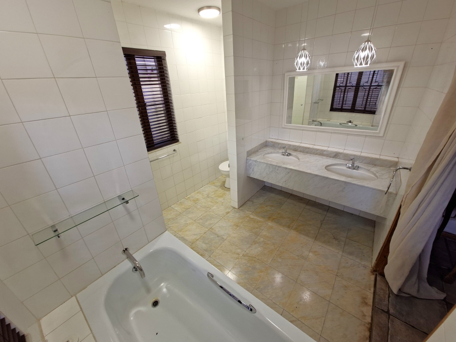 4 Bedroom Property for Sale in Waterkloof Ridge Gauteng