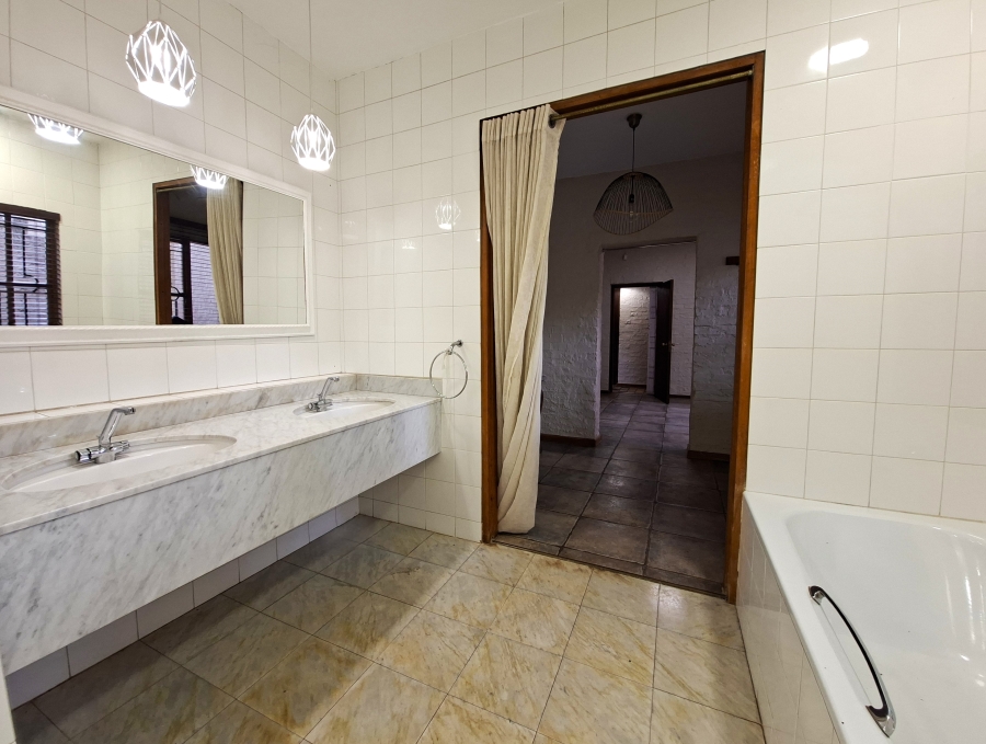 4 Bedroom Property for Sale in Waterkloof Ridge Gauteng