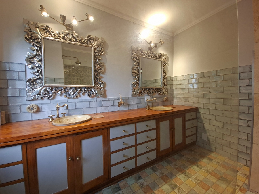 4 Bedroom Property for Sale in Waterkloof Ridge Gauteng