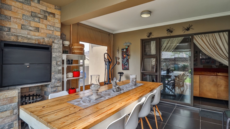 To Let 3 Bedroom Property for Rent in Buccleuch Gauteng