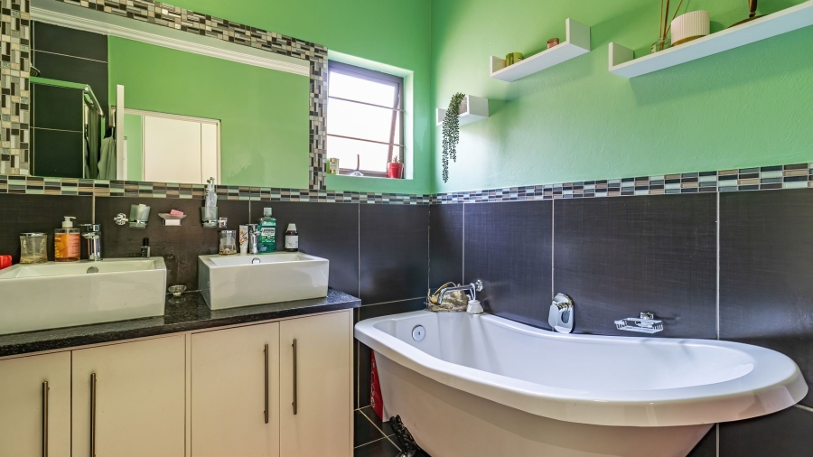 To Let 3 Bedroom Property for Rent in Buccleuch Gauteng