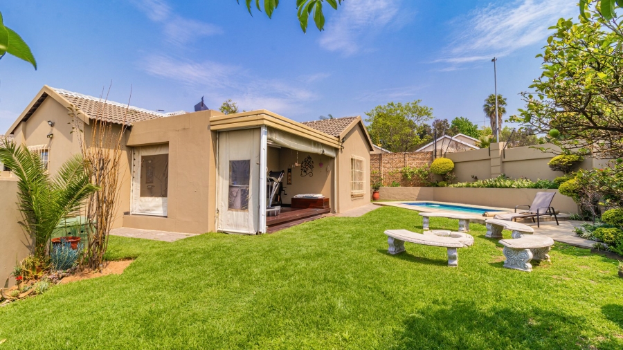 To Let 3 Bedroom Property for Rent in Buccleuch Gauteng