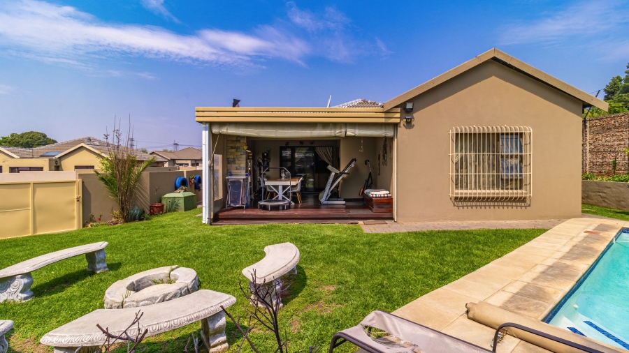 To Let 3 Bedroom Property for Rent in Buccleuch Gauteng