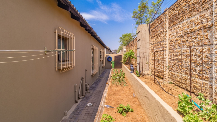 To Let 3 Bedroom Property for Rent in Buccleuch Gauteng