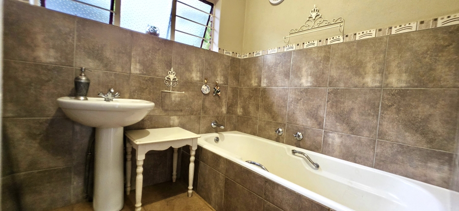 4 Bedroom Property for Sale in Wierda Park Gauteng
