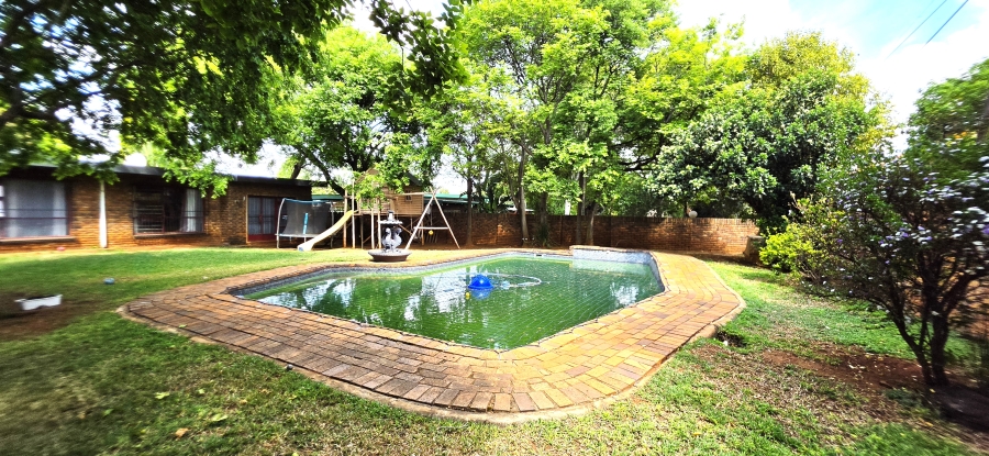 4 Bedroom Property for Sale in Wierda Park Gauteng