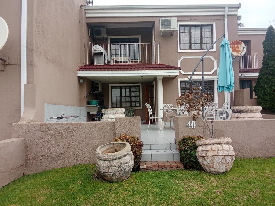 2 Bedroom Property for Sale in Peacehaven Gauteng