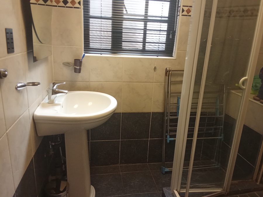 2 Bedroom Property for Sale in Peacehaven Gauteng