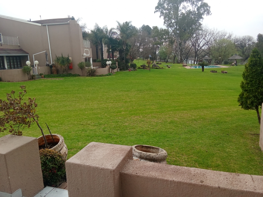 2 Bedroom Property for Sale in Peacehaven Gauteng