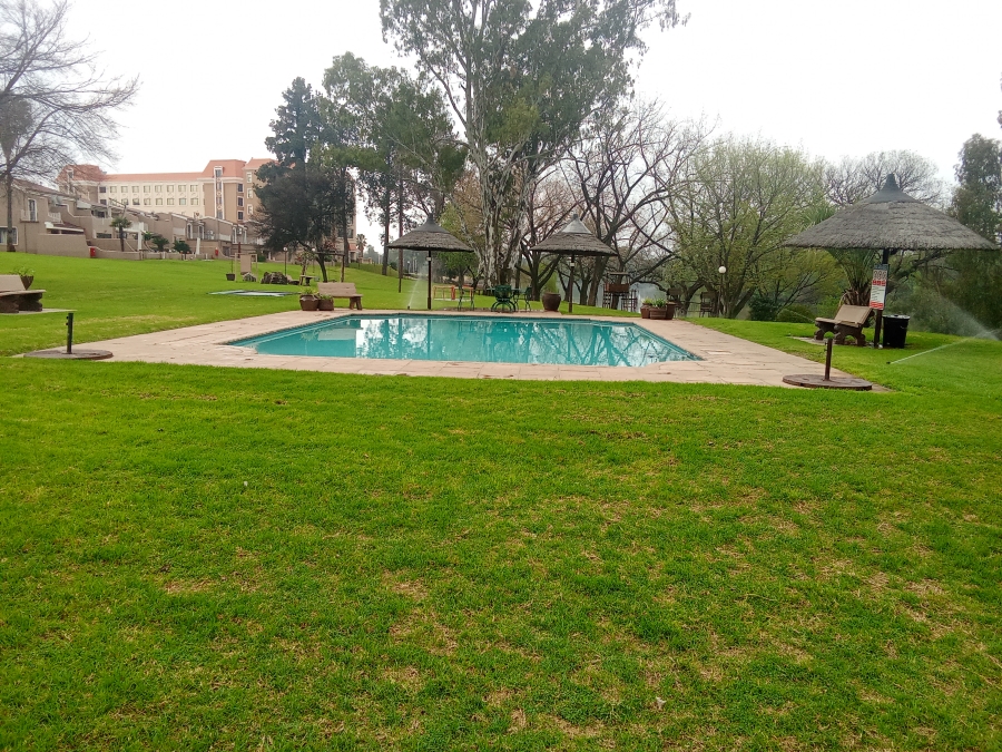 2 Bedroom Property for Sale in Peacehaven Gauteng