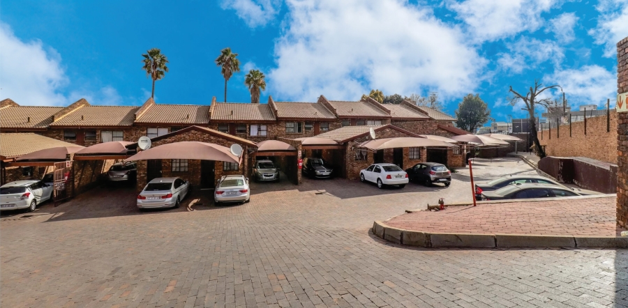 4 Bedroom Property for Sale in Bramley North Gauteng