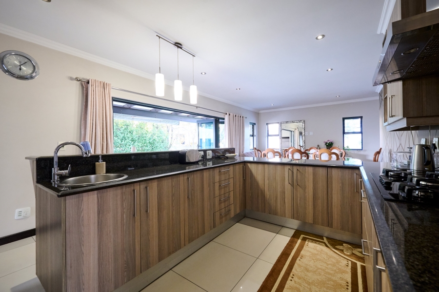 4 Bedroom Property for Sale in Waterfall Country Village Gauteng