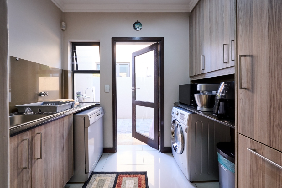 4 Bedroom Property for Sale in Waterfall Country Village Gauteng
