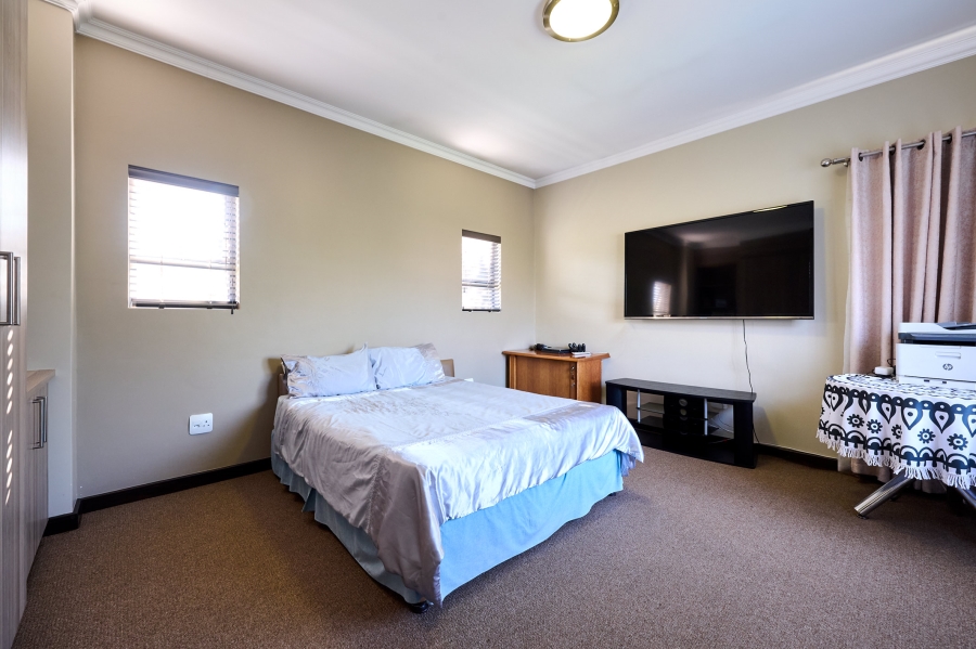 4 Bedroom Property for Sale in Waterfall Country Village Gauteng